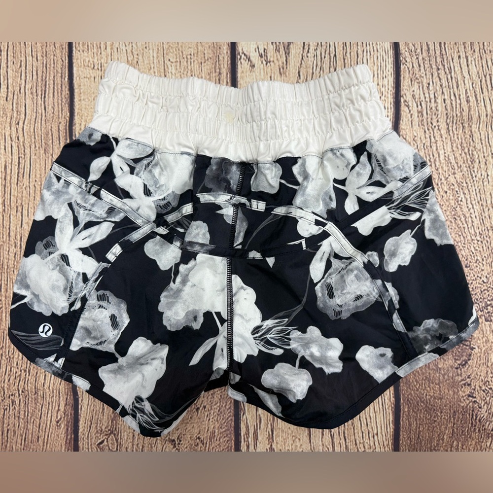 Lululemon Tracker Short || Sz.4